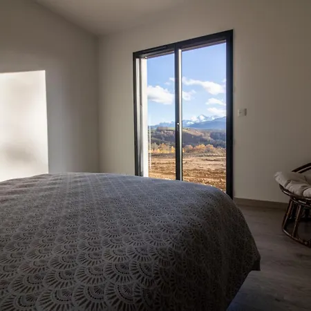 Maison Neuve Face Aux Pyrenees Feriehus *