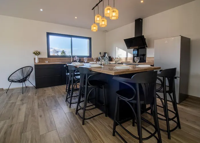 Maison Neuve Face Aux Pyrenees * Loucrup