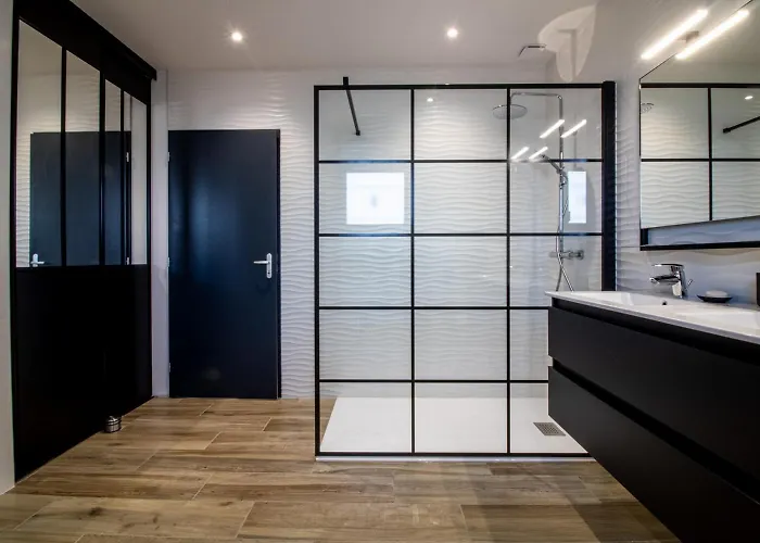 Maison Neuve Face Aux Pyrenees *