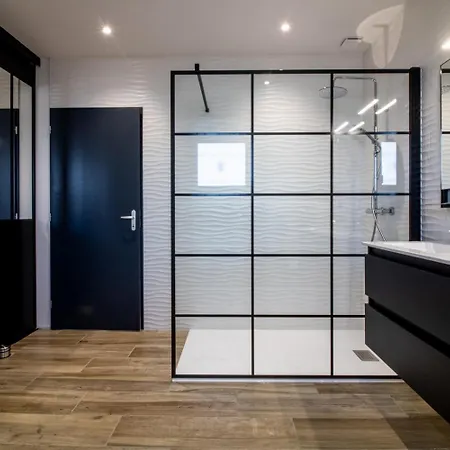 Maison Neuve Face Aux Pyrenees *