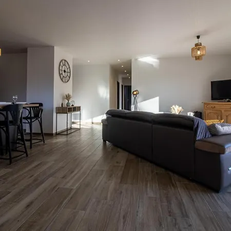 Holiday home Maison Neuve Face Aux Pyrenees