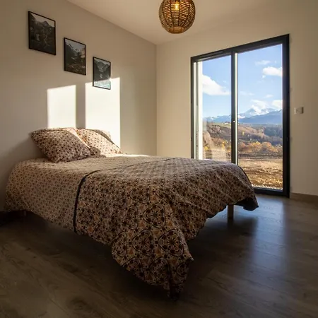 Maison Neuve Face Aux Pyrenees *