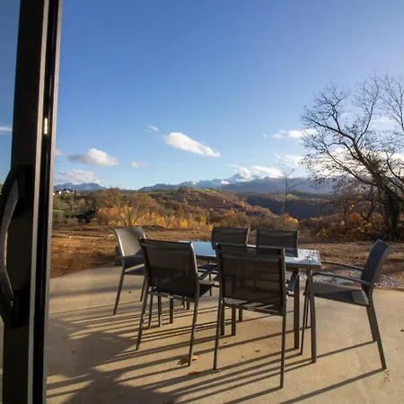 Holiday home Maison Neuve Face Aux Pyrenees